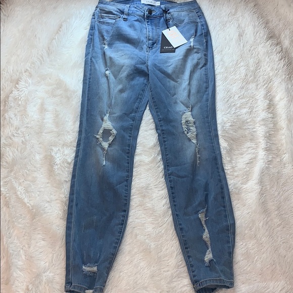 Distressed jeans - Picture 3 of 4